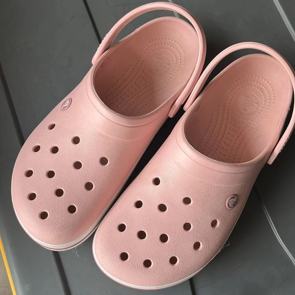 Pink crocs - Picture 3 of 4
